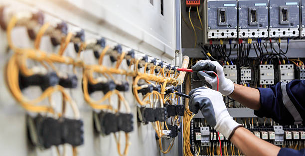 Professional Electrician technician working in Palm Beach, FL